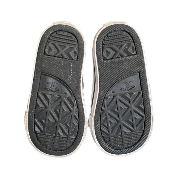Toddler Converse Chuck Taylor All Star — Size 5 - Picture 4 of 6